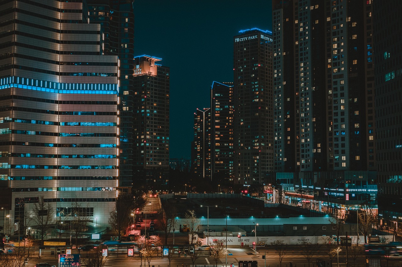 出張先として想定される都市の夜景